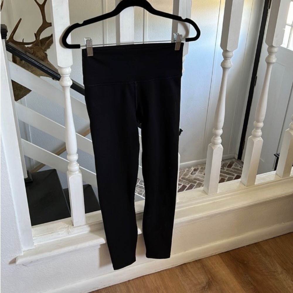 🌸 Fabletics powerhold black leggings size small excellent condition